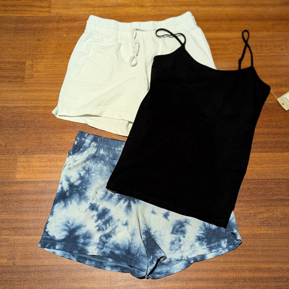 BUNDLE-DANSKIN SHORTS(2 PAIRS-TIE-DYE & WHITE/GOOD) & SONOMA CAMISOLE(BLACK/NWT)